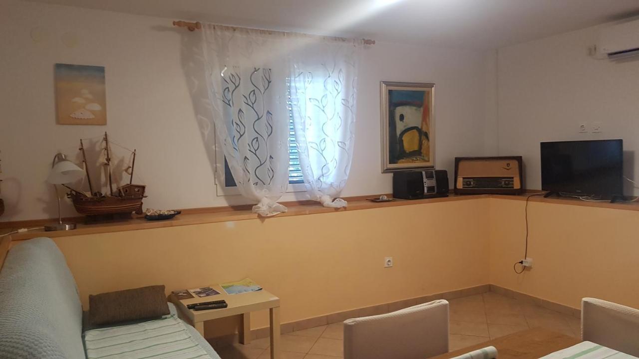 Gita Apartment Omišalj Exterior foto
